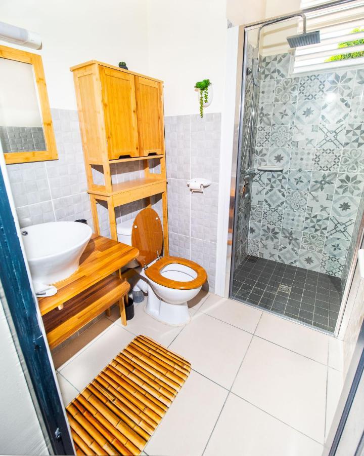 Evasion En Plein Coeur De La Ville T2 Jacuzzis Sauna Et Piscine Au Centre De Port-Louis Luaran gambar