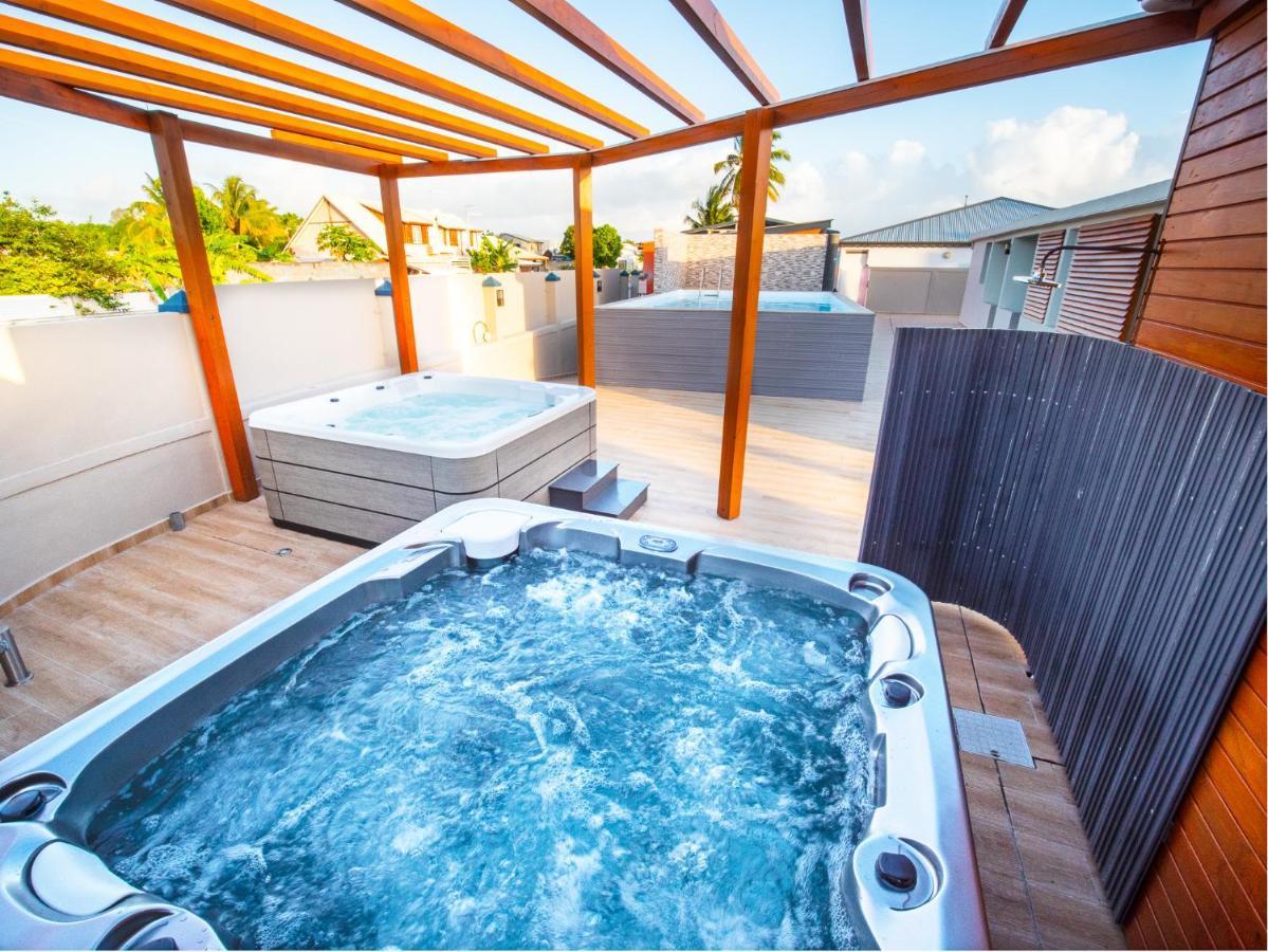 Evasion En Plein Coeur De La Ville T2 Jacuzzis Sauna Et Piscine Au Centre De Port-Louis Luaran gambar