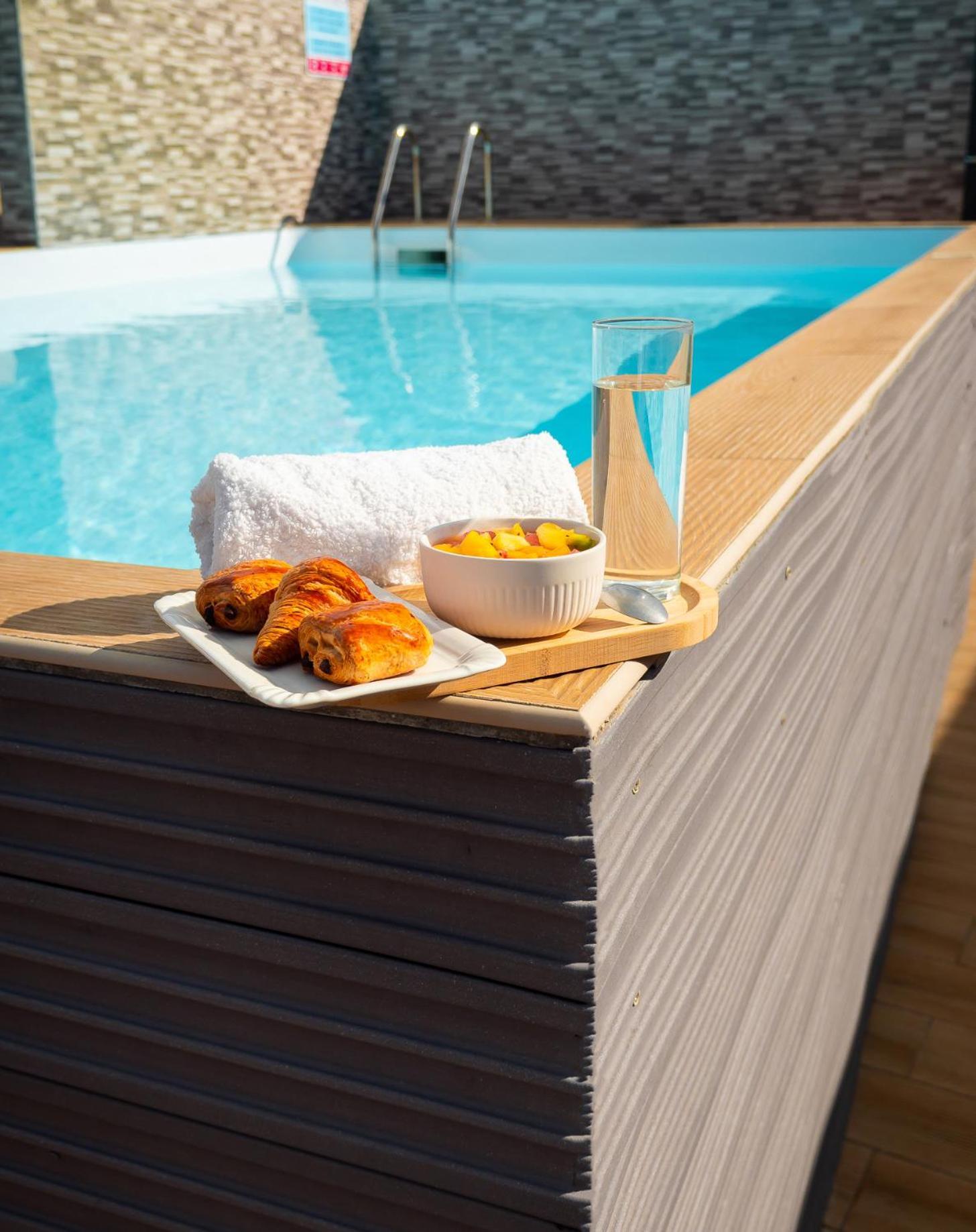 Evasion En Plein Coeur De La Ville T2 Jacuzzis Sauna Et Piscine Au Centre De Port-Louis Luaran gambar