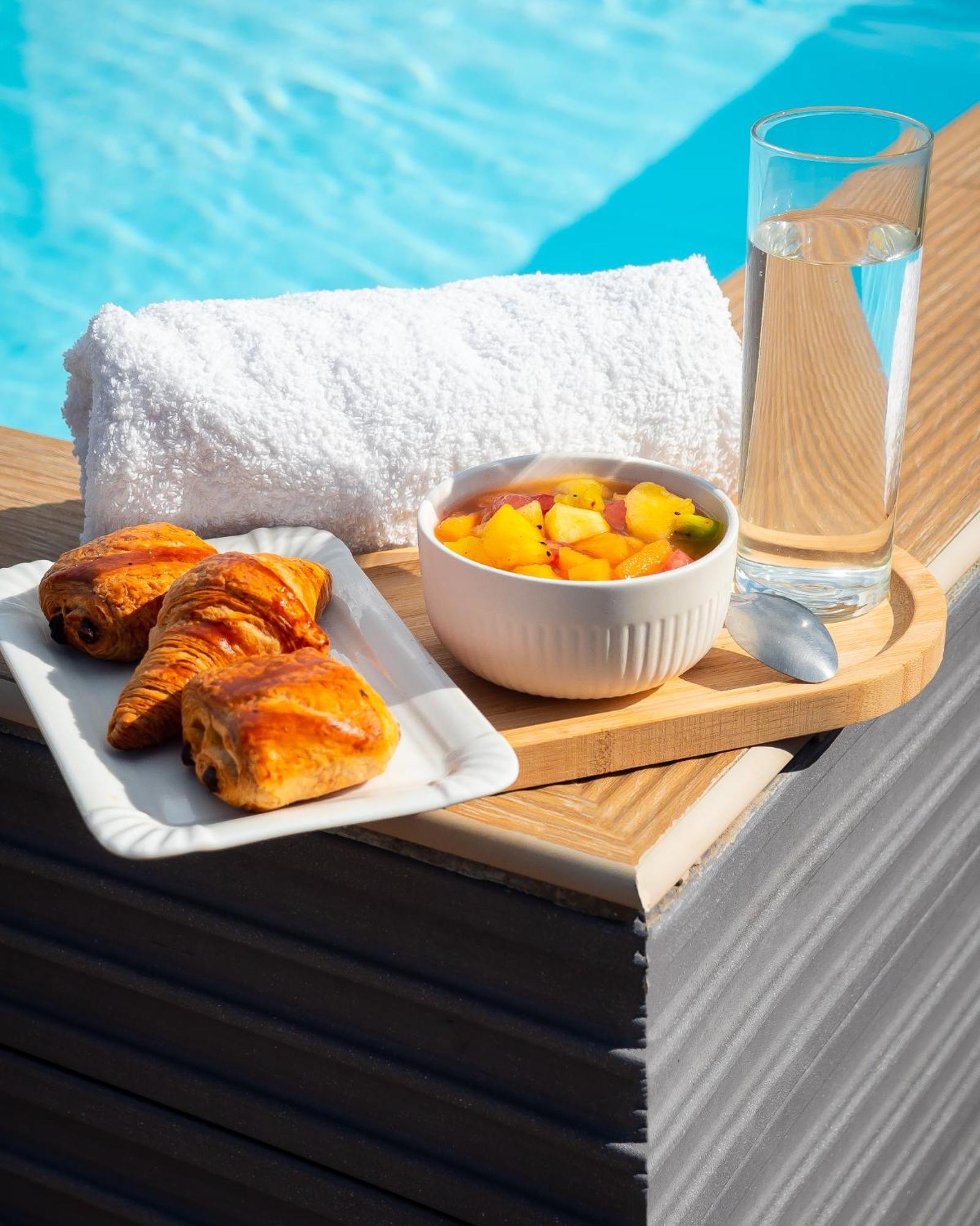 Evasion En Plein Coeur De La Ville T2 Jacuzzis Sauna Et Piscine Au Centre De Port-Louis Luaran gambar